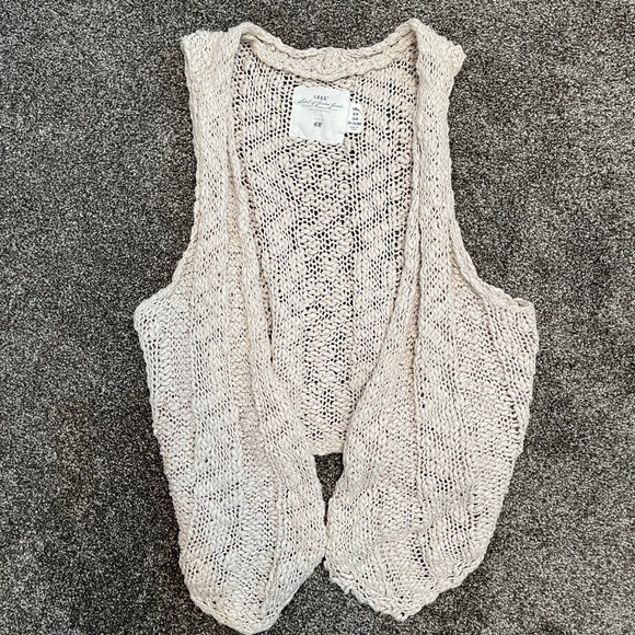 3/$20 | H&M boho knit sweater vest MEDIUM - Picture 3 of 3